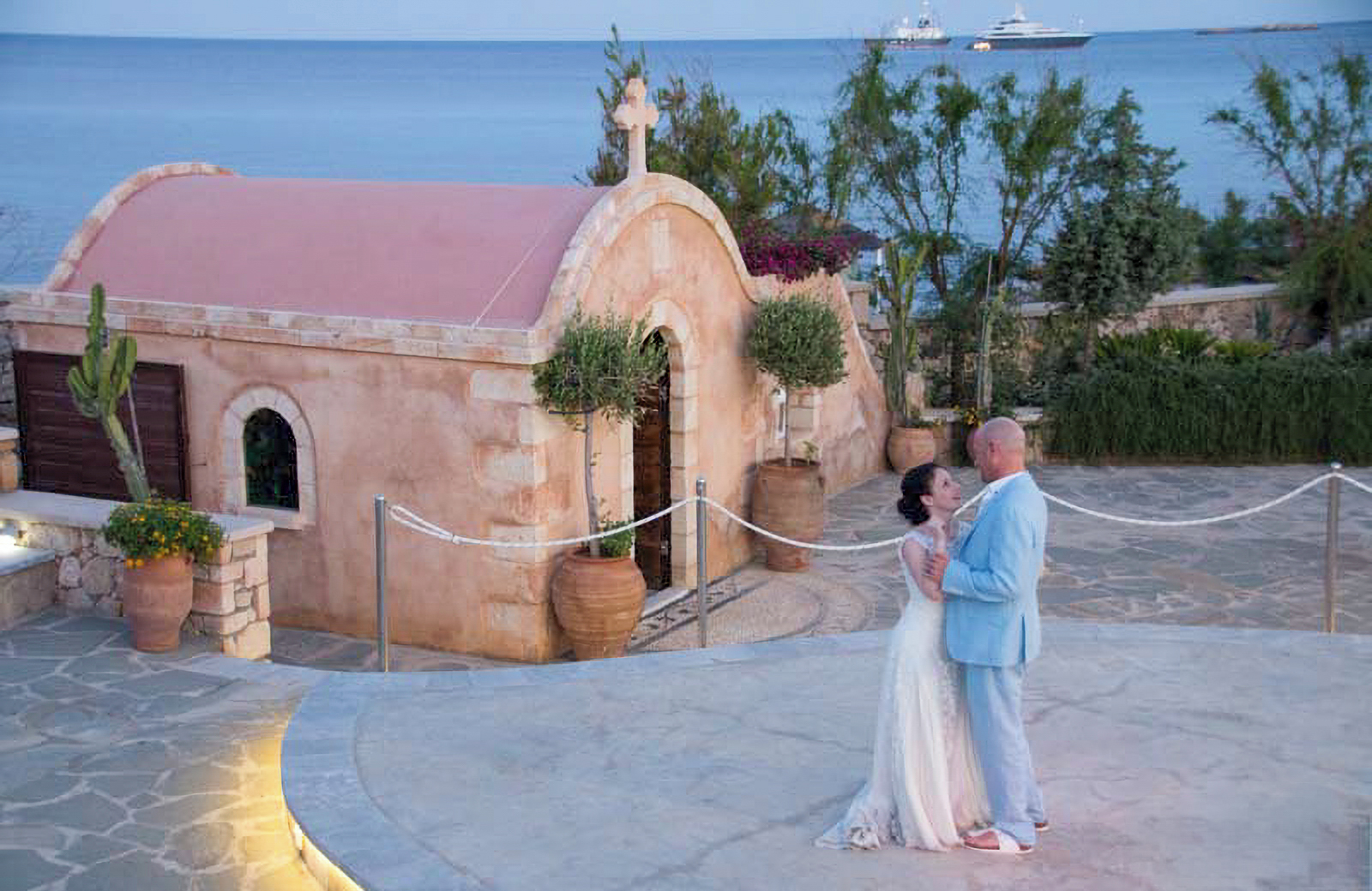 //www.jet2holidays.com/-/media/assets/wedding custom overviews/jet2 weddings images 101025/rho_69579_aquagrand_artistic_luxury_beach_resort_1025_jet2weddings_04_689x448.jpg